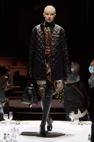 Look 18